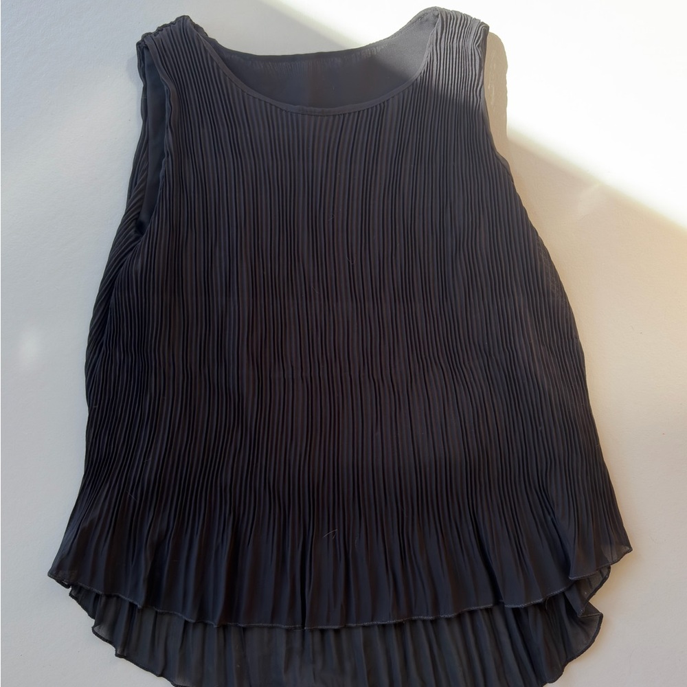 Sleeveless Pleated Layered Tank Top - Black